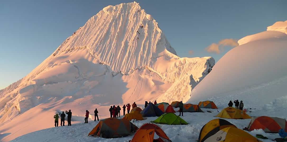 Climb, Alpamayo in Cordillera Blanca 